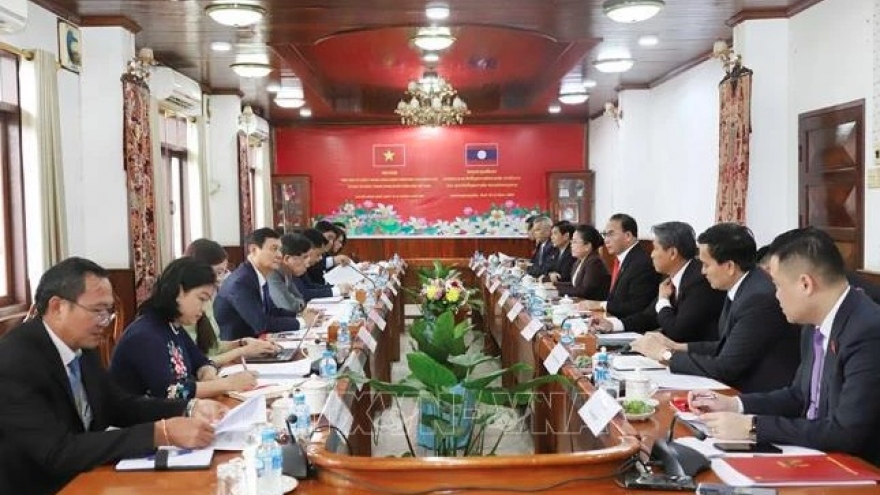 Vietnam, Lao Party Central Committees' Organisation Commissions enhance cooperative ties