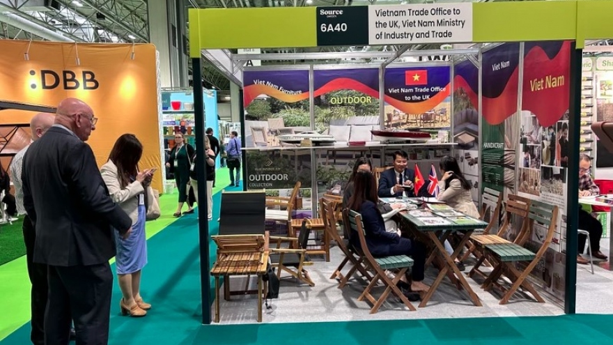 15 Vietnamese firms attend UK's largest outdoor furniture fair