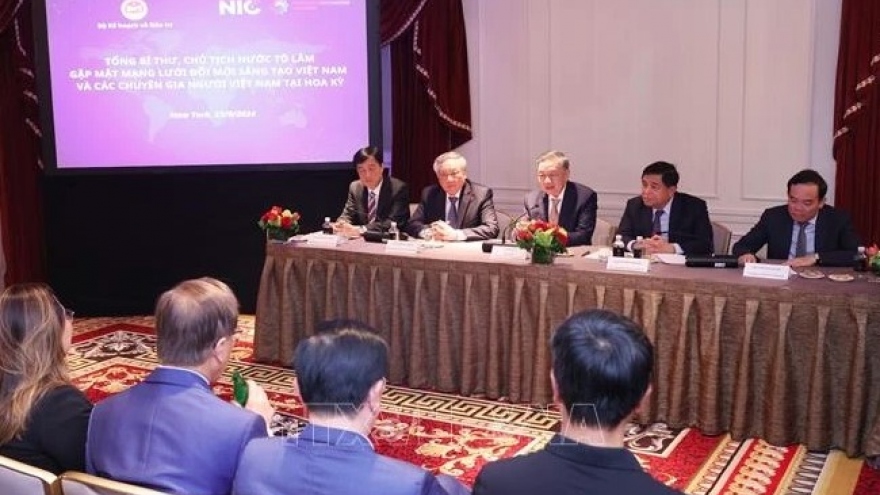 Vietnamese leader meets with members of Vietnam Innovation Network in US