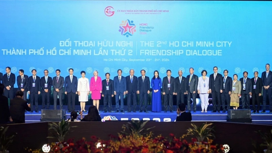 Global mayors pledge cooperation to drive sustainable industrial revolution