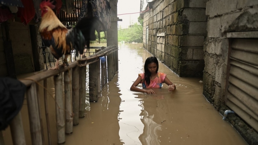 Philippines tìm kiếm 15 ngư dân mất tích trên biển do bão Yagi