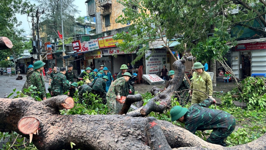 Quân đội tích cực hỗ trợ nhân dân khắc phục hậu quả cơn bão số 3