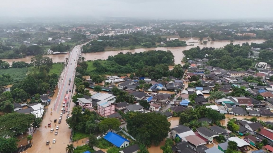 Thủ tướng Thái Lan họp khẩn ứng phó với lũ lụt nghiêm trọng ở miền Bắc