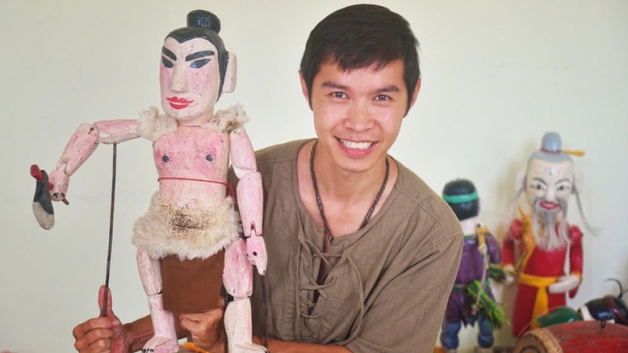 Young Hanoian keeps traditional crafts alive