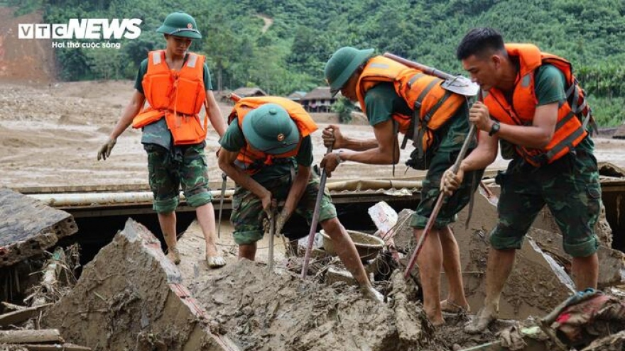 Tìm thêm một thi thể, còn 9 nạn nhân mất tích ở Làng Nủ