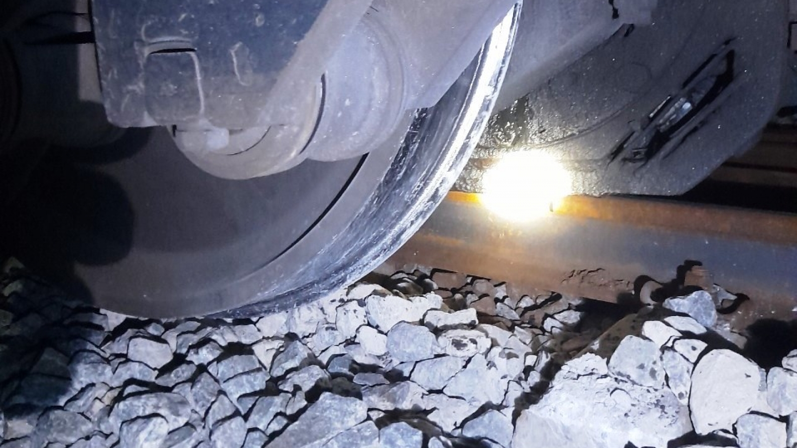 Train derails in Lang Co, causes North-South rail service disruption