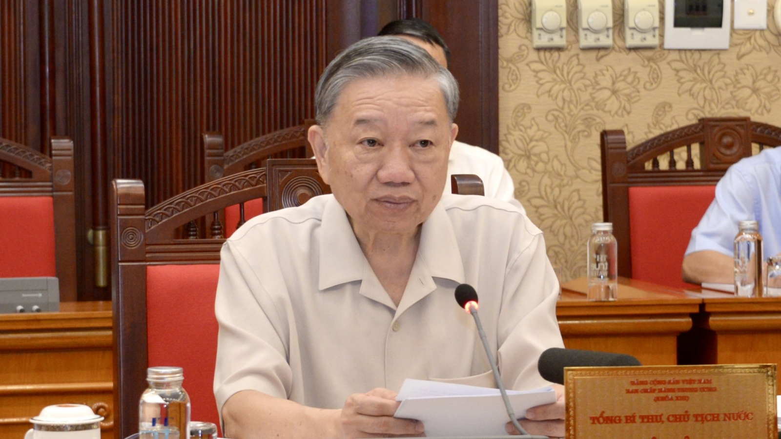 Bộ Chính trị cho ý kiến về Nghị quyết phát triển TP. Hải Phòng, Đề án thành lập TP.Huế
