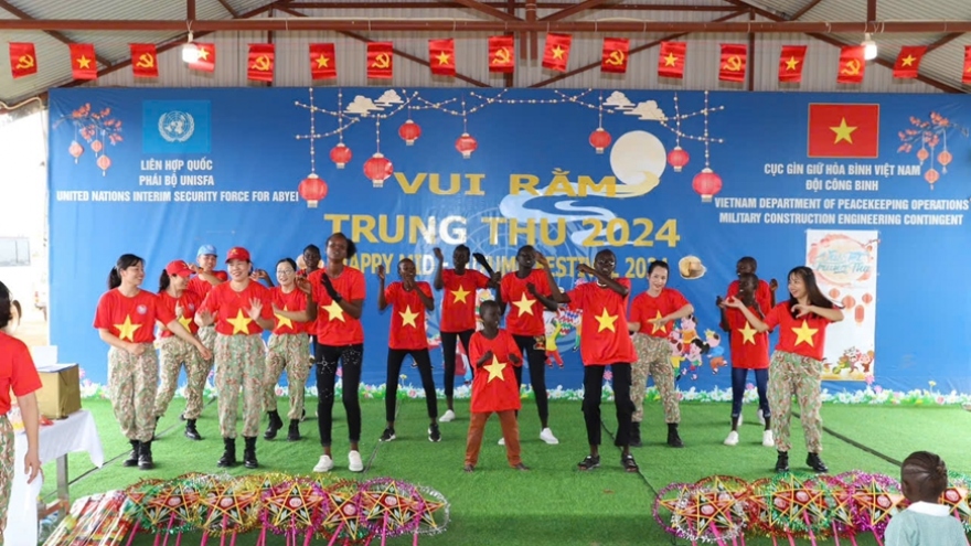 Vietnamese peacekeepers hold mid-autumn festival for children in Abyei