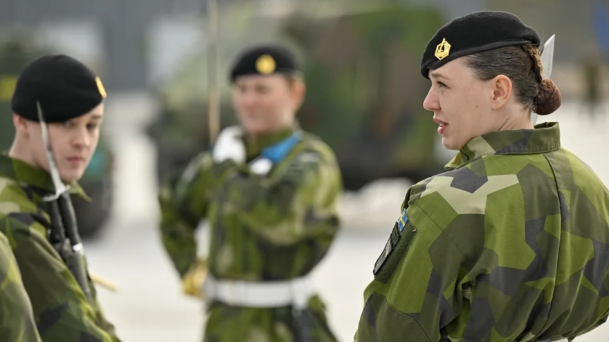 Lo ngại “lằn ranh đỏ”, NATO bác khả năng đối đầu trực diện với Nga ở Ukraine