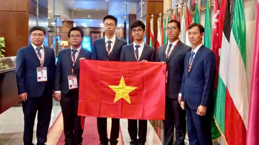 All four Vietnamese students win medals at International Olympiad in Informatics