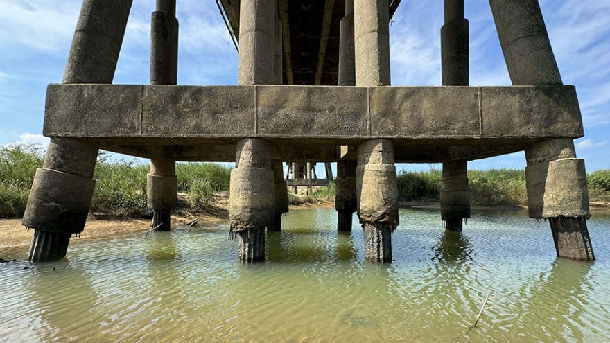 Quảng Ngãi sẽ "đóng" cầu Trà Khúc 1 nếu nước lũ lên trên báo động 2