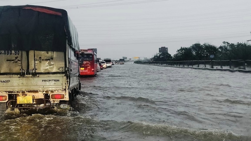 Vận hành trạm bơm hết công suất, "giải cứu" ngập úng cao tốc Pháp Vân - Cầu Giẽ