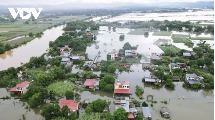 Người dân bị lũ cô lập ở Thanh Hóa: "Lúa, mía mất hết, không biết lấy gì ăn đây"