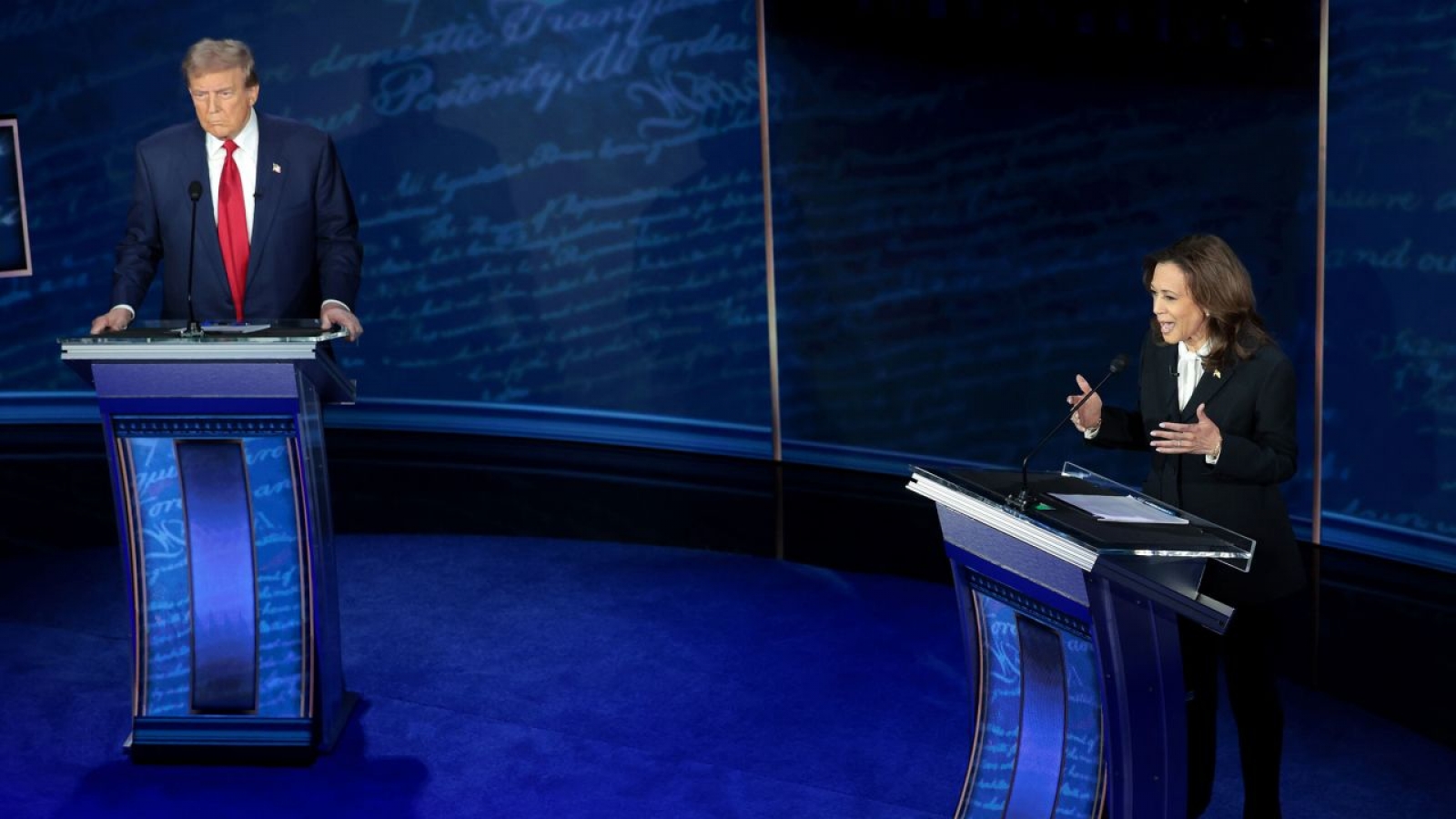 Bà Harris tố ông Trump đã để lại mớ hỗn độn sau 4 năm làm tổng thống