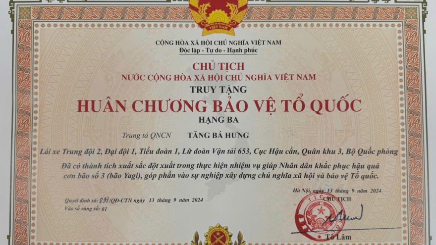Truy tặng Huân chương Bảo vệ Tổ quốc hạng Ba cho Trung tá QNCN Tăng Bá Hưng