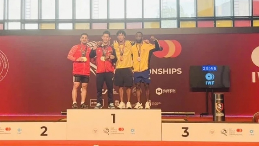 Vietnam wins five medals at World Youth Championships in Spain