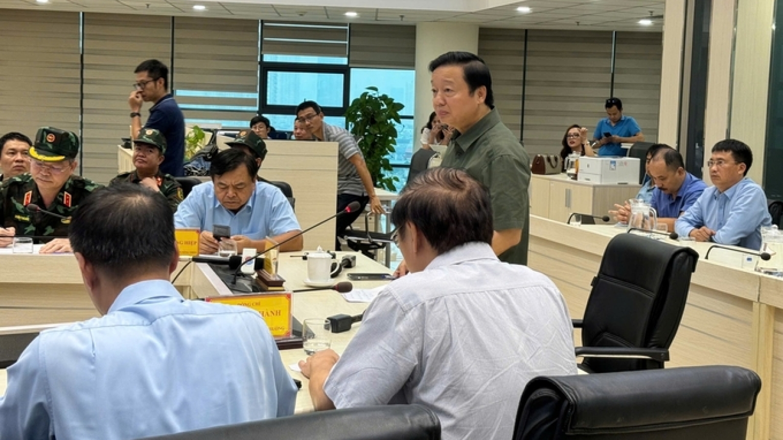 Phó Thủ tướng trực tiếp kiểm tra công tác dự báo bão số 3 tại Trung tâm KTTV