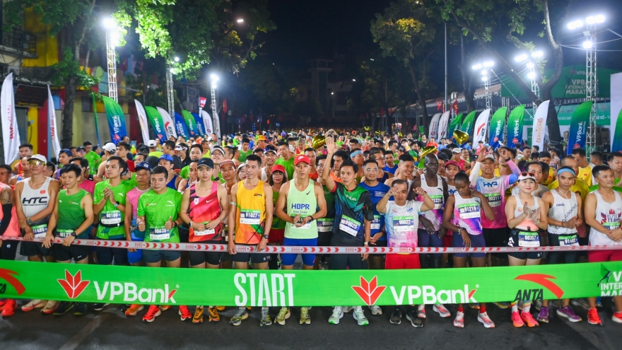 11.000 VĐV chạy cùng âm nhạc tại Giải chạy Marathon Quốc tế Hà Nội VPBank 2024