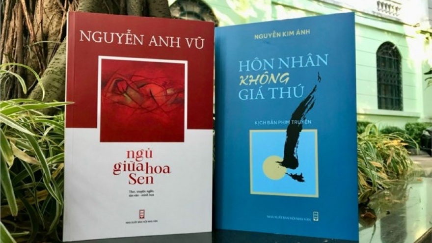 “Ngủ giữa hoa sen" - Tình yêu thiết tha với cuộc đời