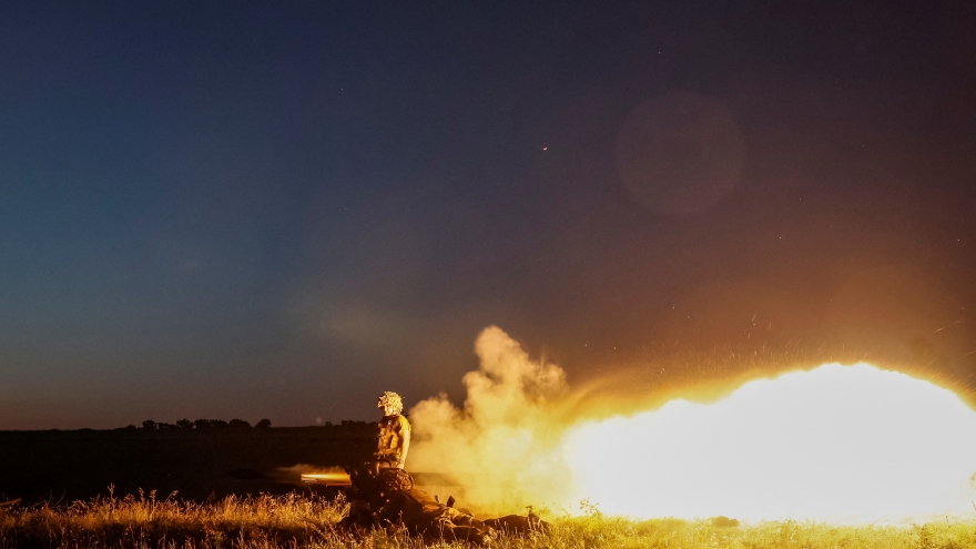 Tiền tuyến Ukraine có nguy cơ sụp đổ, Nga cắm cờ nhiều nơi ở Donetsk