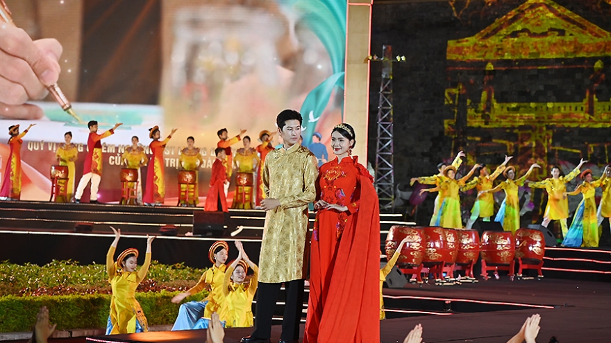 Traditional long dress of Vietnam promoted in Hanoi festival