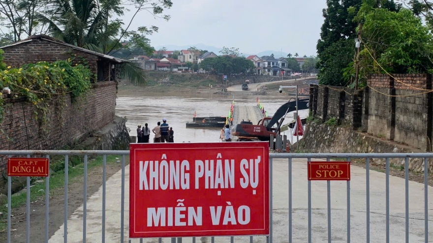 Cắt khẩn cấp cầu phao Phong Châu, Phú Thọ