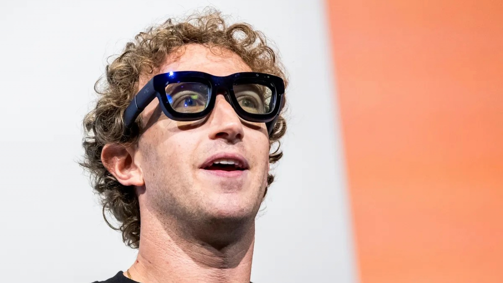 Mark Zuckerberg giàu thứ hai thế giới