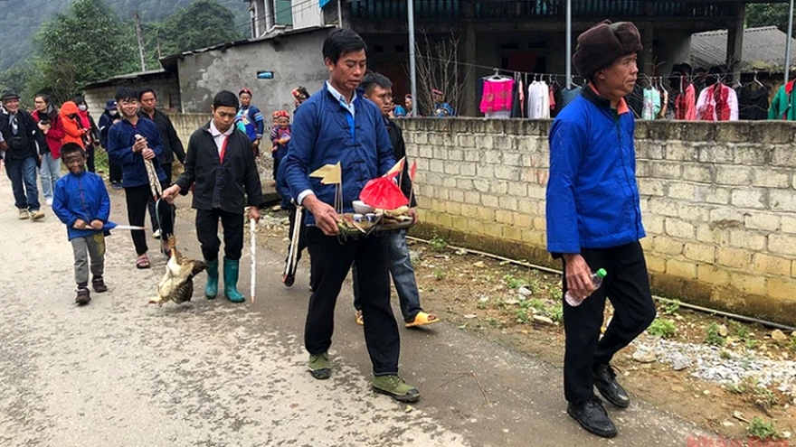 Ghost sweeping ritual of Phu La ethnic people