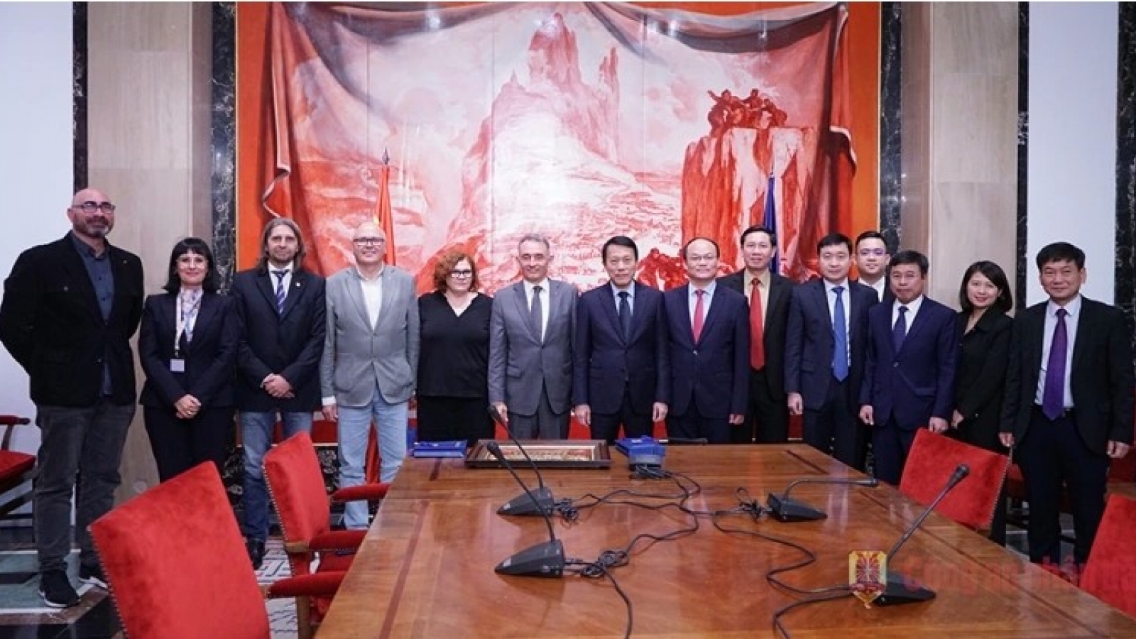 Vietnam boosts ties with Spanish and German law enforcement agencies