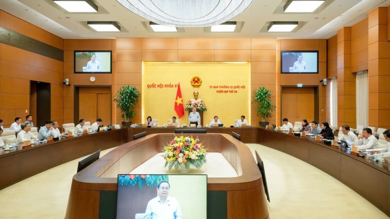 Key lawmakers discuss preparations for year-end session of legislature