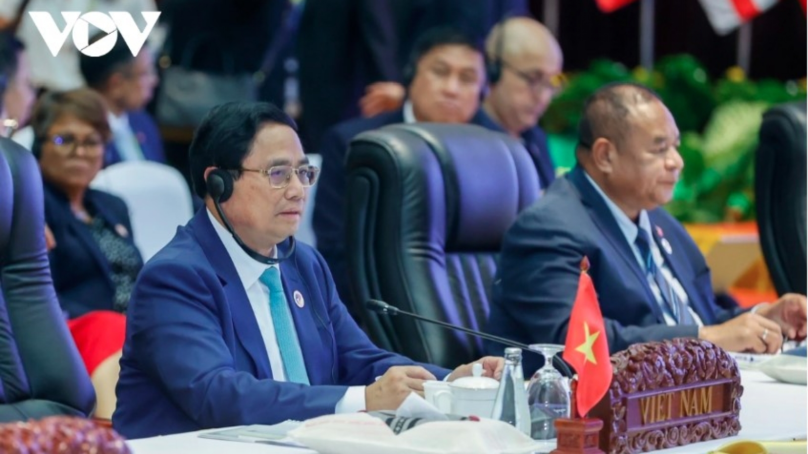 PM Chinh attends ASEAN summits with India, Canada