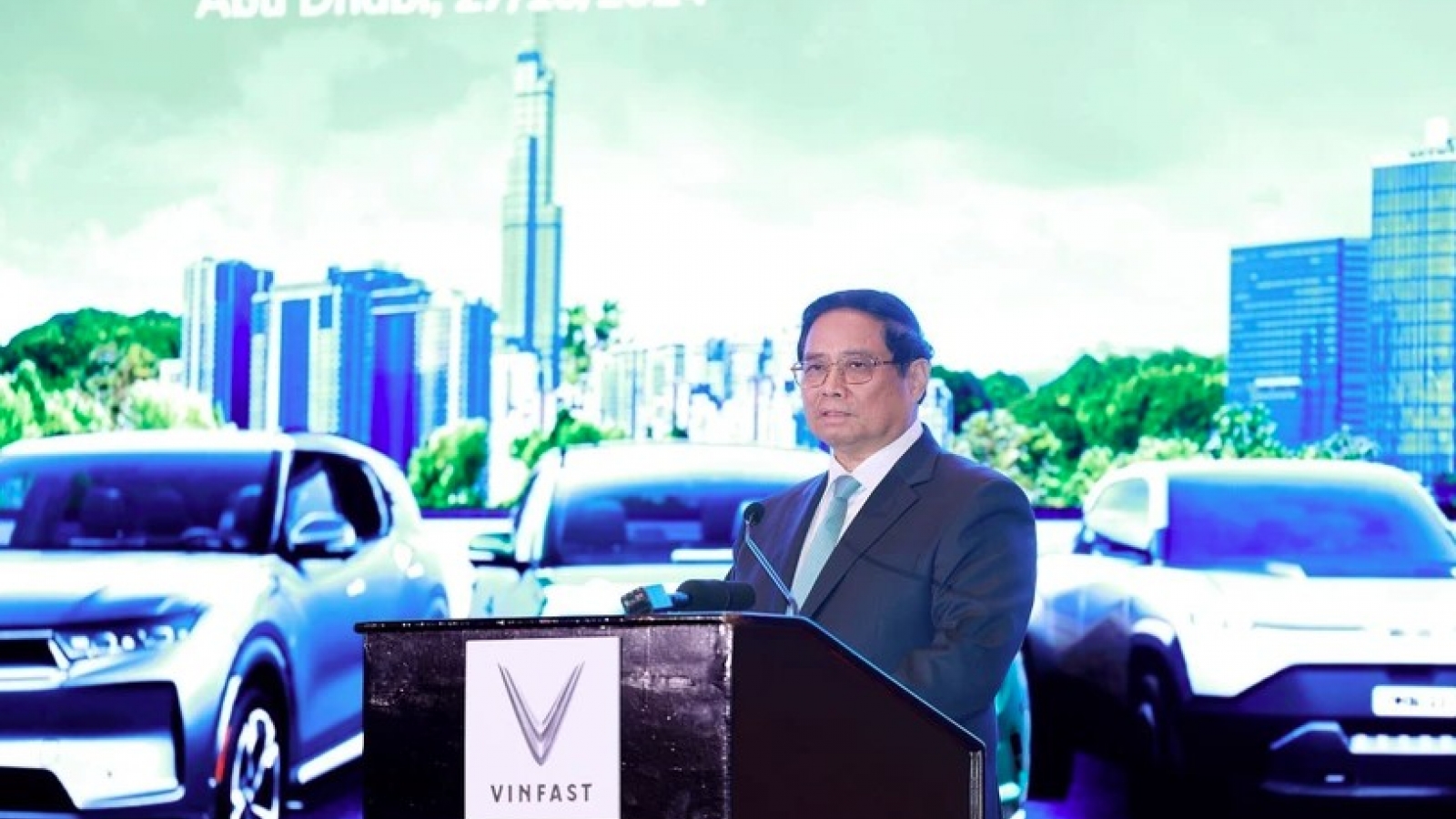 PM Chinh attends Vinfast vehicle launching ceremony in UAE