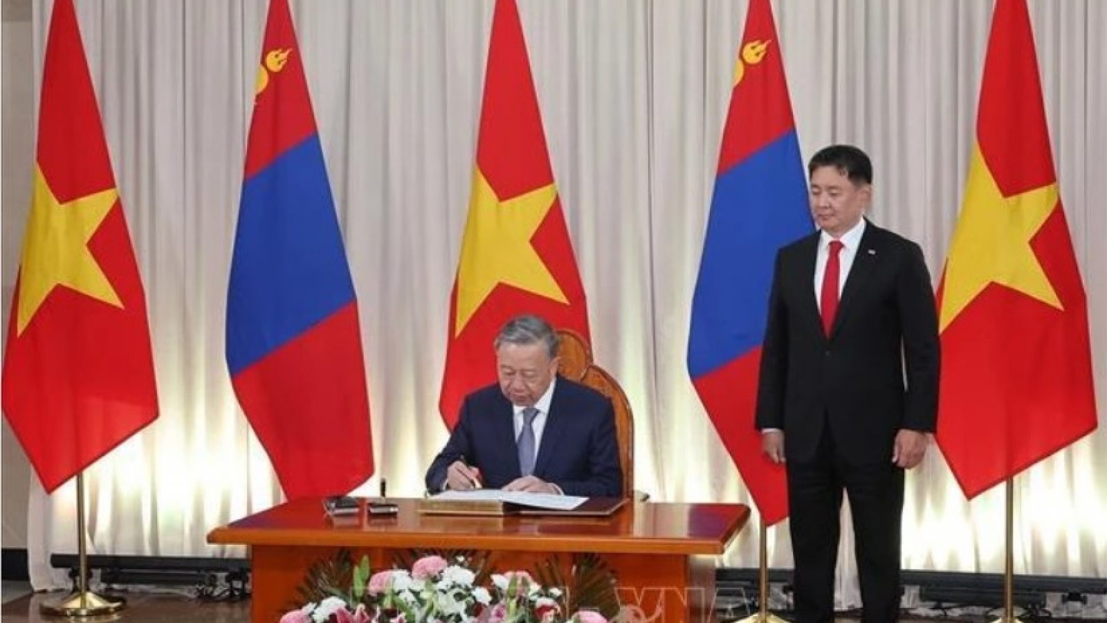 Vietnam, Mongolia issue joint statement on establishing comprehensive partnership