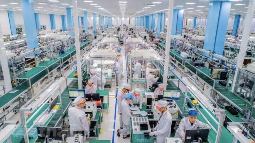 Vietnam posts 7.4% GDP growth in Q3