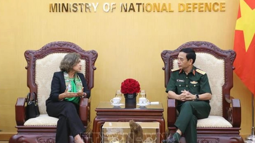 Defence Minister receives Spanish Ambassador