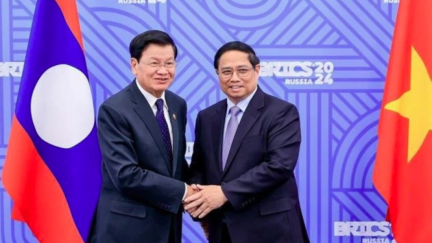 PM Pham Minh Chinh meets Lao top leader