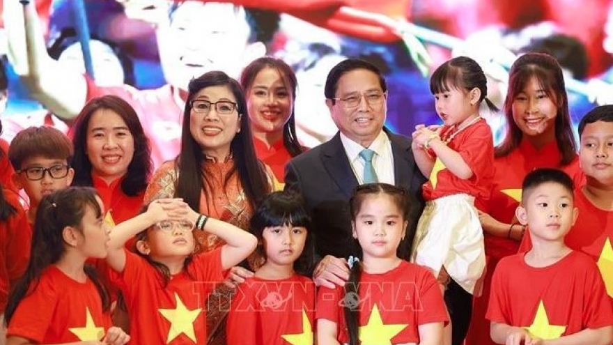 PM meets Vietnamese community in Abu Dhabi