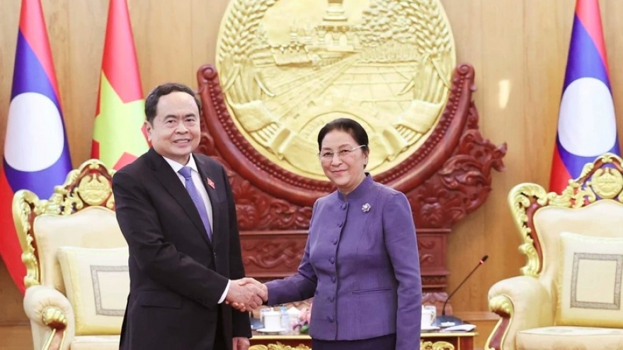 Top legislator meets with incumbent, former leaders of Laos