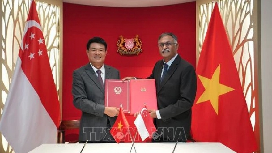 Vietnam, Singapore sign treaty on mutual legal assistance in criminal matters