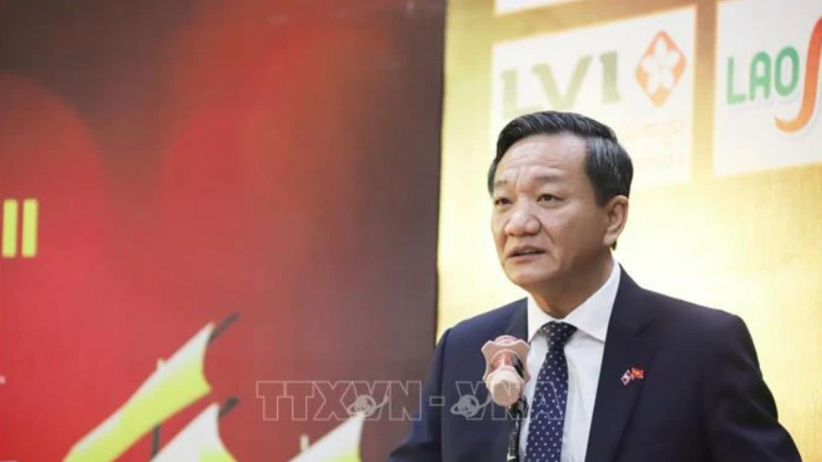 Vietnamese businesses honoured for contributions to Vietnam-Laos ties