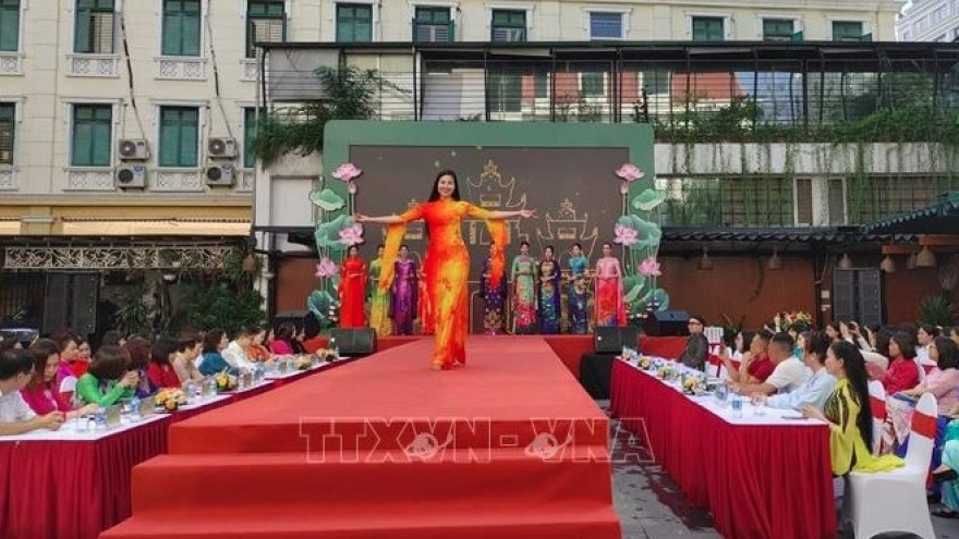 Hanoi campaign encourages women to wear Ao dai