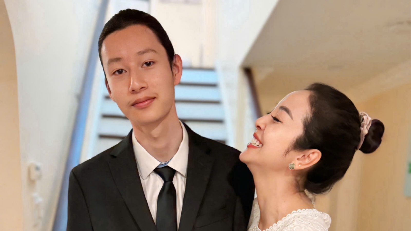 Sao Việt 8/10: Con trai Jennifer Phạm lịch lãm như quý ông ở tuổi 16