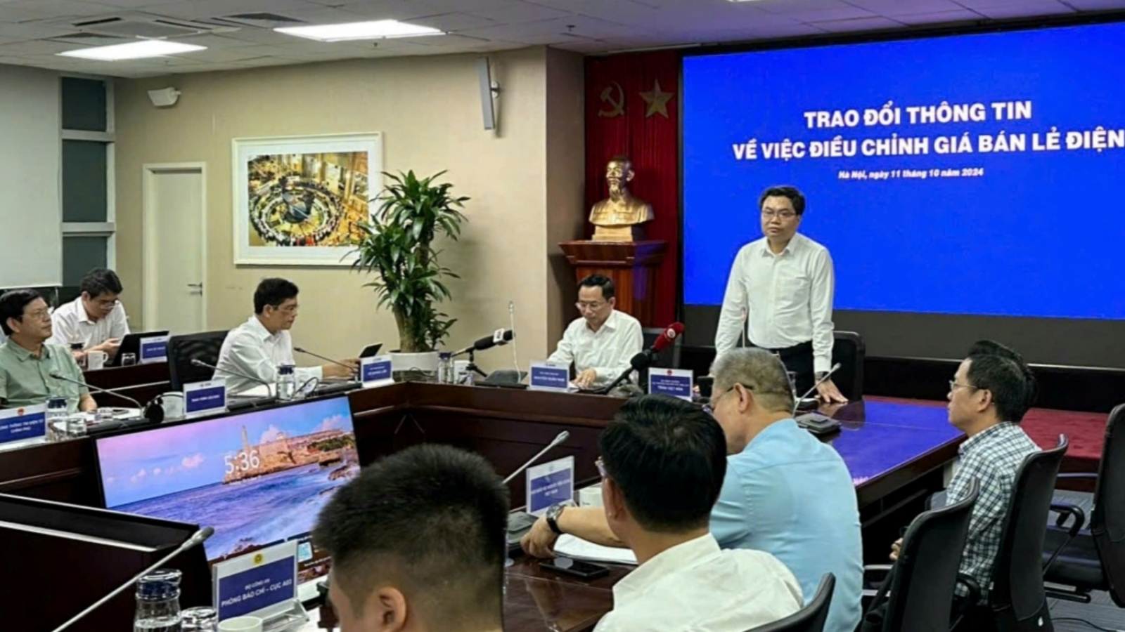 Giá điện tăng 4,8% tác động như thế nào tới các hộ sản xuất, tiêu dùng?
