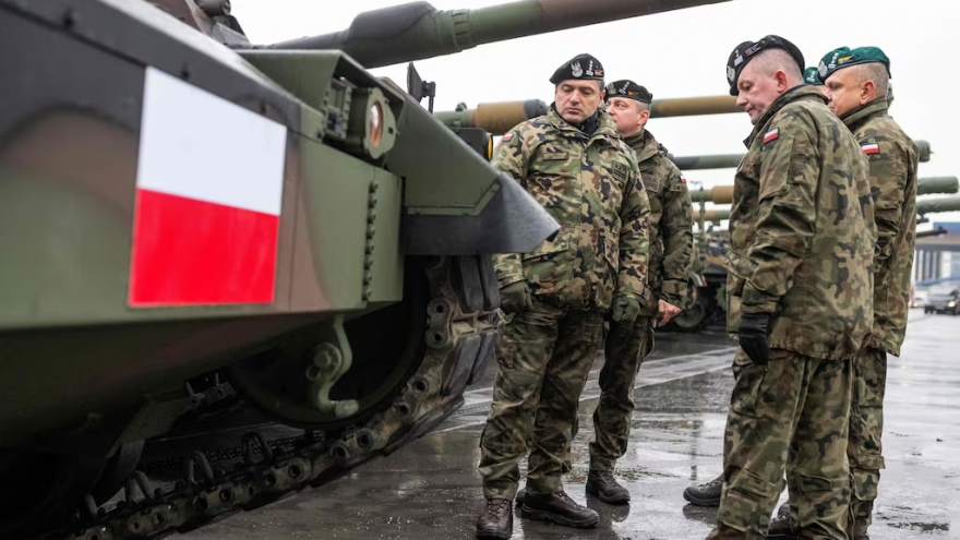 Ba Lan loại trừ khả năng gửi vũ khí mới cho Ukraine