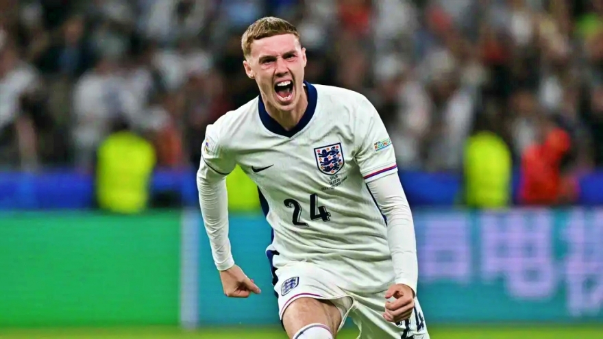 Cole Palmer ẵm giải Cầu thủ xuất sắc nhất nước Anh năm 2024