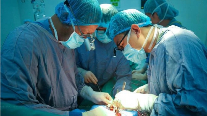 Vietnam successfully conducts first simultaneous heart-liver transplant