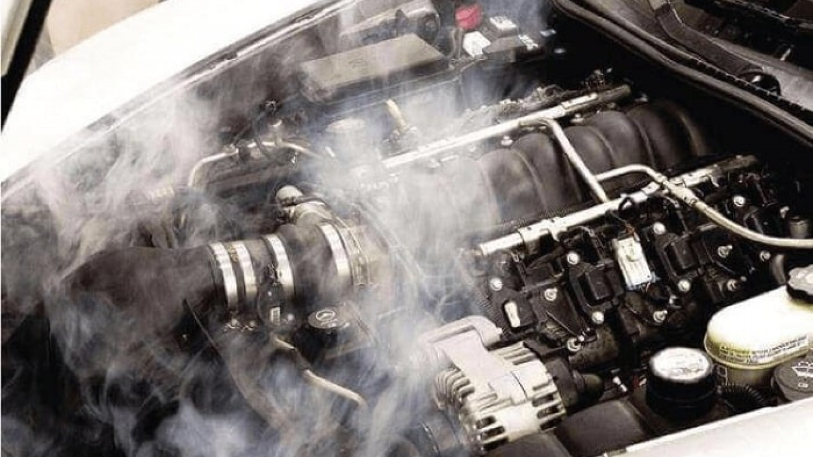 Sai lầm phổ biến khi khởi động xe buổi sáng gây hại cho động cơ xăng và diesel