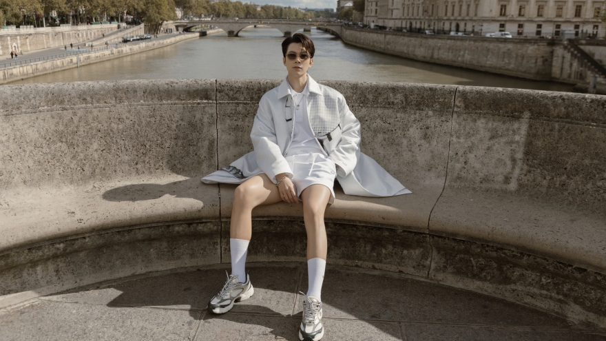 Anh Tú Atus xuất hiện ấn tượng tại Paris Fashion Week