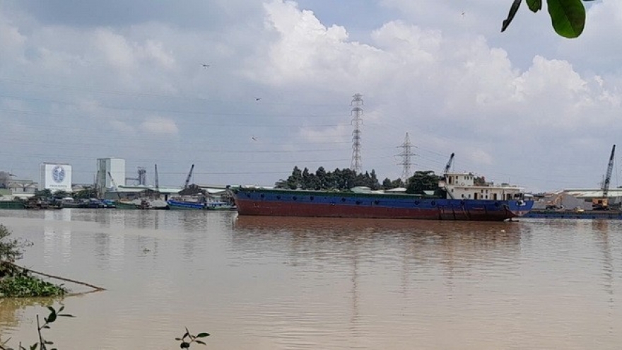 38.000 hộ dân Đồng Nai mất điện do tàu trên sông vi phạm an toàn đường dây điện