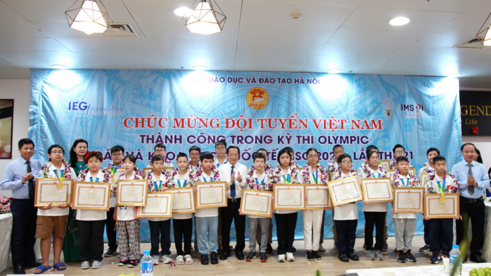 Vietnamese students excel at Int’l Mathematics and Science Olympiad